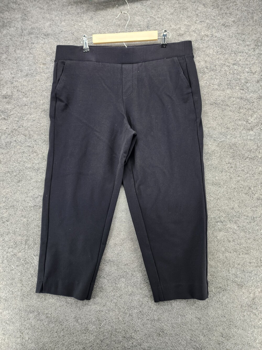 Torrid Pants Womens 2R Pull On Black Cropped